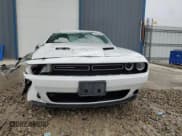 ✅ 2022 Dodge Challenger SXT • VIN: 2C3CDZAG2NH199867 • Lot: 80801653. Wystawiony na Copart z przebiegiem Nie podano. Bezpłatny archiwum sprzedaży aukcyjnych z USA i szczegółowy raport historii pojazdu na DreamBid. Zdjęcie 5.