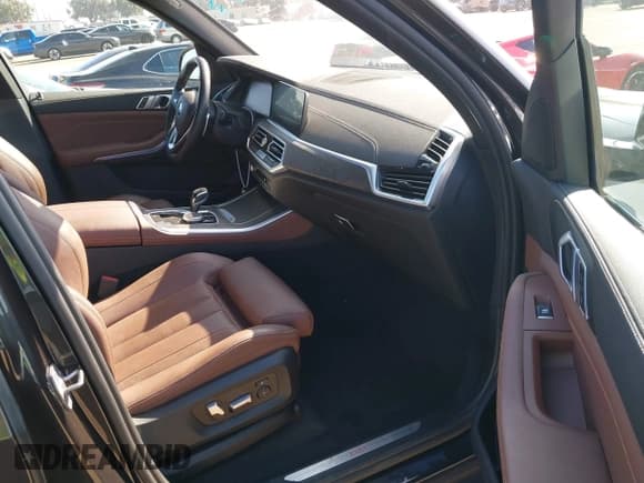 ✅ 2022 BMW X5 xDrive40i • VIN: 5UXCR6C06N9L05957 • Lot: 43588815. Wystawiony na IAAI z przebiegiem 34 440 mil. Bezpłatny archiwum sprzedaży aukcyjnych z USA i szczegółowy raport historii pojazdu na DreamBid. Zdjęcie 5.