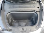 ✅ 2022 Tesla Model Y Long Range • VIN: 7SAYGDEE3NF360692 • Lot: 92936175. Wystawiony na Copart z przebiegiem 28 148 mil. Bezpłatny archiwum sprzedaży aukcyjnych z USA i szczegółowy raport historii pojazdu na DreamBid. Zdjęcie 11.