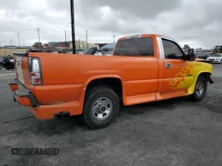 ✅ 2000 Chevrolet Silverado 2500 LS • VIN: 1GCGC24U9YE367069 • Lot: 81801035. Wystawiony na Copart z przebiegiem 299 034 mil. Bezpłatny archiwum sprzedaży aukcyjnych z USA i szczegółowy raport historii pojazdu na DreamBid. Zdjęcie 3.