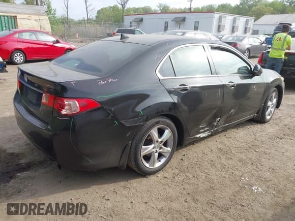 ✅ 2011 Acura TSX • VIN: JH4CU2F65BC013707 • Lot: 42120111. Listed on IAAI with 126,180 mi. Free auction sales archive from the USA and detailed vehicle history report at DreamBid. Image 4.