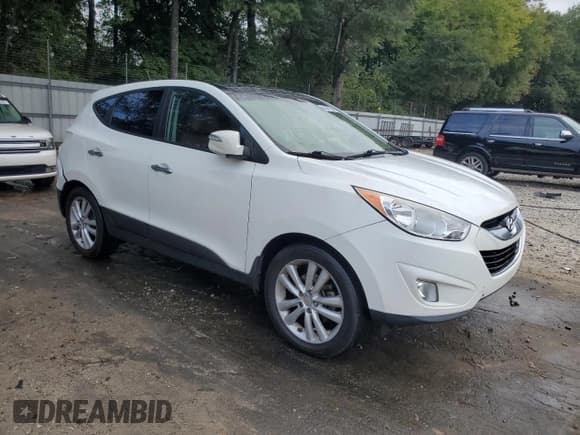 ✅ 2013 Hyundai Tucson GLS • VIN: KM8JUCACXDU609559 • Lot: 84447885. Listed on Copart with 213,627 mi. Free auction sales archive from the USA and detailed vehicle history report at DreamBid. Image 4.