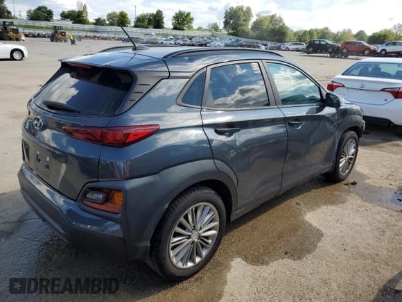 ✅ 2020 Hyundai Kona SEL • VIN: KM8K22AA2LU481089 • Лот: 63308174. Опубликован ранее на Copart с пробегом 93 700 миль. Бесплатный доступ к архиву аукционных продаж из США и подробный отчёт об истории автомобиля на DreamBid. Изображение 3.