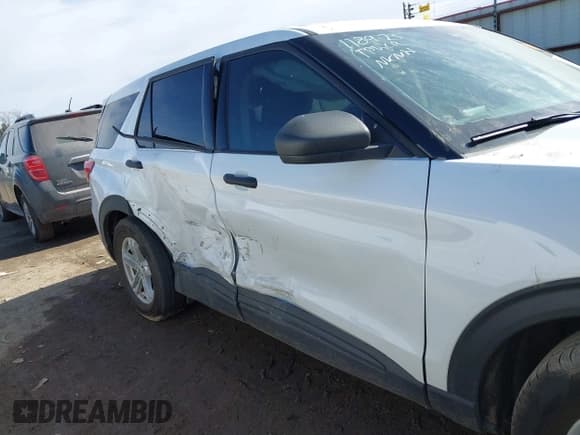 ✅ 2024 Ford Explorer • VIN: 1FMSK7BH4RGA25692 • Lot: 41668390. Wystawiony na IAAI z przebiegiem 13 706 mil. Bezpłatny archiwum sprzedaży aukcyjnych z USA i szczegółowy raport historii pojazdu na DreamBid. Zdjęcie 13.