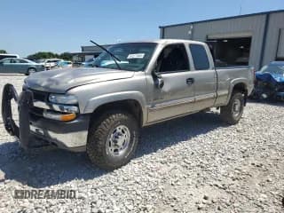 ✅ 2002 Chevrolet Silverado 2500HD LS • VIN: 1GCHK29UX2E293779 • Lot: 61271445. Wystawiony na Copart z przebiegiem 86 812 mil. Bezpłatny archiwum sprzedaży aukcyjnych z USA i szczegółowy raport historii pojazdu na DreamBid. Zdjęcie 1.