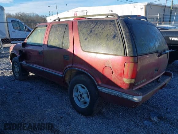 ✅ 1997 Chevrolet Blazer LS • VIN: 1GNDT13W3V2232285 • Lot: 41710231. Wystawiony na IAAI z przebiegiem 1 930 079 mil. Bezpłatny archiwum sprzedaży aukcyjnych z USA i szczegółowy raport historii pojazdu na DreamBid. Zdjęcie 3.