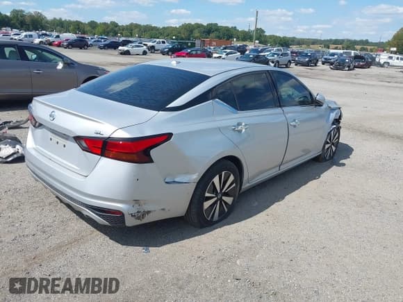 ✅ 2020 Nissan Altima SL • VIN: 1N4BL4EV5LC122048 • Lot: 43170969. Wystawiony na IAAI z przebiegiem 88 195 mil. Bezpłatny archiwum sprzedaży aukcyjnych z USA i szczegółowy raport historii pojazdu na DreamBid. Zdjęcie 4.