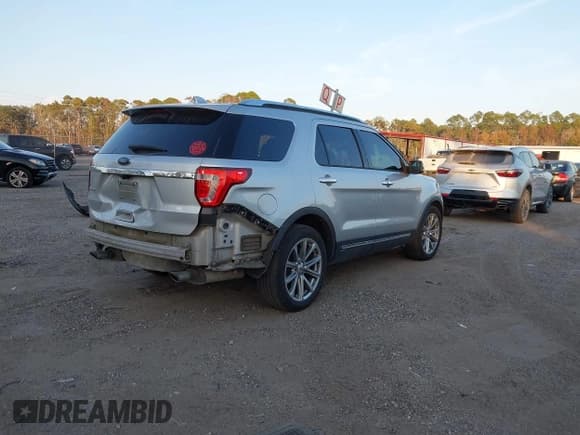 ✅ 2017 Ford Explorer Limited • VIN: 1FM5K7F88HGC69240 • Lot: 43765531. Wystawiony na IAAI z przebiegiem 224 853 mil. Bezpłatny archiwum sprzedaży aukcyjnych z USA i szczegółowy raport historii pojazdu na DreamBid. Zdjęcie 4.