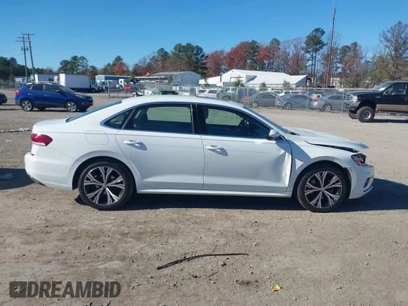 ✅ 2021 Volkswagen Passat SE • VIN: 1VWSA7A36MC012338 • Lot: 43709894. Listed on IAAI with 72,376 mi. Free auction sales archive from the USA and detailed vehicle history report at DreamBid. Image 13.