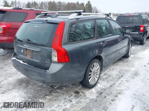 ✅ 2008 Volvo V50 2.5T • VIN: YV1MJ672682396325 • Lot: 41456223. Listed on IAAI with 100,255 mi. Free auction sales archive from the USA and detailed vehicle history report at DreamBid. Image 4.