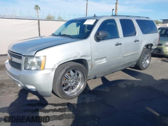 ✅ 2010 Chevrolet Suburban LS • VIN: 1GNUCHE02AR204383 • Lot: 41891591. Listed on IAAI with 177,584 mi. Free auction sales archive from the USA and detailed vehicle history report at DreamBid. Image 2.