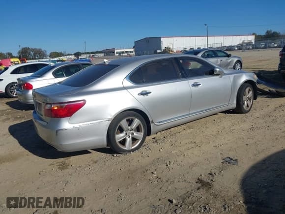 ✅ 2010 Lexus LS 460 L • VIN: JTHGL5EF0A5039898 • Lot: 43445760. Wystawiony na IAAI z przebiegiem 160 516 mil. Bezpłatny archiwum sprzedaży aukcyjnych z USA i szczegółowy raport historii pojazdu na DreamBid. Zdjęcie 4.