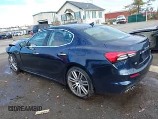 ✅ 2022 Maserati Ghibli Modena Q4 • VIN: ZAM57YTM9NX399810 • Lot: 43646005. Wystawiony na IAAI z przebiegiem 18 491 mil. Bezpłatny archiwum sprzedaży aukcyjnych z USA i szczegółowy raport historii pojazdu na DreamBid. Zdjęcie 3.