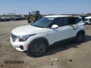 ✅ 2023 Kia Seltos LX • VIN: KNDEPCAAXP7385806 • Lot: 90774665. Wystawiony na Copart z przebiegiem Nie podano. Bezpłatny archiwum sprzedaży aukcyjnych z USA i szczegółowy raport historii pojazdu na DreamBid. Zdjęcie 1.