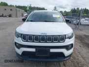 ✅ 2022 Jeep Compass Latitude Lux • VIN: 3C4NJDFB7NT181093 • Lot: 42359152. Wystawiony na IAAI z przebiegiem 20 264 mil. Bezpłatny archiwum sprzedaży aukcyjnych z USA i szczegółowy raport historii pojazdu na DreamBid. Zdjęcie 12.