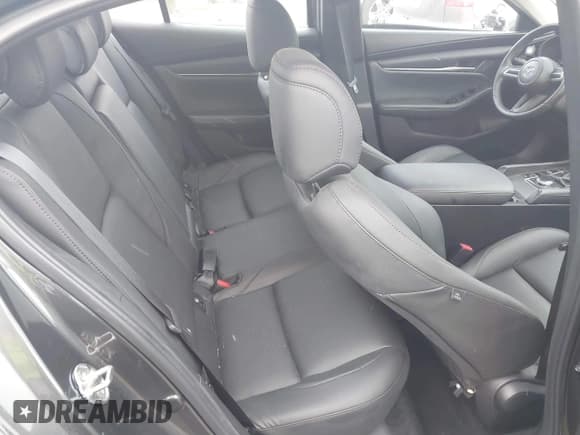 ✅ 2023 Mazda 3 S Select • VIN: 3MZBPABM2PM354066 • Lot: 41339983. Wystawiony na IAAI z przebiegiem 13 536 mil. Bezpłatny archiwum sprzedaży aukcyjnych z USA i szczegółowy raport historii pojazdu na DreamBid. Zdjęcie 8.