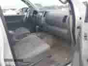 2013 Nissan Frontier SV z VIN 1N6AD0EV3DN719388, wystawiony jako IAAI lot #43338540 z przebiegiem 285 855 mil mil oraz . Historia ofert i sprzedaży dostępna na DreamBid. Obrazek 5.