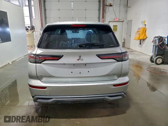 ✅ 2025 Mitsubishi Outlander SE • VIN: JA4J4VA83SZ037238 • Lot: 94246615. Wystawiony na Copart z przebiegiem 5 996 mil. Bezpłatny archiwum sprzedaży aukcyjnych z USA i szczegółowy raport historii pojazdu na DreamBid. Zdjęcie 6.