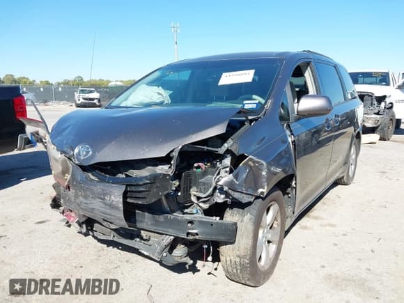 ✅ 2013 Toyota Sienna LE • VIN: 5TDKK3DC8DS386940 • Lot: 43598804. Listed on IAAI with Not provided. Free auction sales archive from the USA and detailed vehicle history report at DreamBid. Image 17.