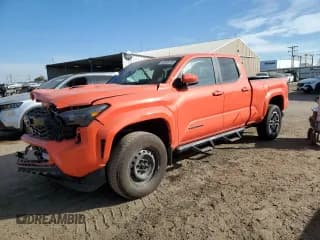 ✅ 2024 Toyota Tacoma TRD Sport • VIN: 3TYLB5JN2RT009473 • Лот: 90295755. Опубликован ранее на Copart с пробегом 33 812 миль. Бесплатный доступ к архиву аукционных продаж из США и подробный отчёт об истории автомобиля на DreamBid. Изображение 1.