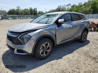 ✅ 2024 Kia Sportage LX • VIN: KNDPUCDF4R7263602 • Lot: 54501185. Wystawiony na Copart z przebiegiem 21 317 mil. Bezpłatny archiwum sprzedaży aukcyjnych z USA i szczegółowy raport historii pojazdu na DreamBid. Zdjęcie 1.