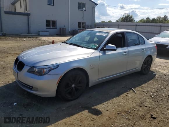 ✅ 2010 BMW 5 Series 528i xDrive • VIN: WBANV1C53AC159855 • Lot: 71238205. Listed on Copart with 217,052 mi. Free auction sales archive from the USA and detailed vehicle history report at DreamBid. Image 1.