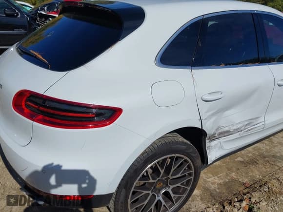 ✅ 2017 Porsche Macan S • VIN: WP1AB2A56HLB13612 • Lot: 43446016. Wystawiony na IAAI z przebiegiem 80 698 mil. Bezpłatny archiwum sprzedaży aukcyjnych z USA i szczegółowy raport historii pojazdu na DreamBid. Zdjęcie 4.