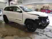 2018 Jeep Grand Cherokee Altitude z VIN 1C4RJFAG4JC397098, wystawiony jako Copart lot #82310585 z przebiegiem 138 914 mil mil oraz Szkoda całkowita • Salvage title. Historia ofert i sprzedaży dostępna na DreamBid. Obrazek 4.