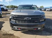 ✅ 2021 Chevrolet Silverado 1500 LT Trail Boss • VIN: 1GCPYFED6MZ337814 • Lot: 74052234. Wystawiony na Copart z przebiegiem 19 746 mil. Bezpłatny archiwum sprzedaży aukcyjnych z USA i szczegółowy raport historii pojazdu na DreamBid. Zdjęcie 5.