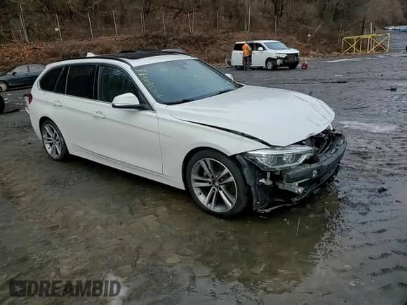 2018 BMW 3 Series 328d xDrive с VIN WBA8J1C50JA019038, выставлен на аукционе Copart как лот 85010124 с пробегом 61 073 миль миль и Списание • Salvage title. История ставок и продаж доступна на DreamBid. Изображение 15.