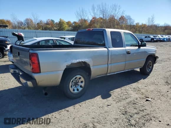 2003 Chevrolet Silverado 1500 Work Truck z VIN 2GCEC19X431393089, wystawiony jako Copart lot #91223905 z przebiegiem 242 081 mil mil oraz Czysty tytuł • Clean title. Historia ofert i sprzedaży dostępna na DreamBid. Obrazek 3.