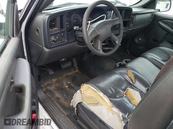 ✅ 2005 Chevrolet Silverado 1500 Work Truck • VIN: 1GCEC14X55Z263257 • Лот: 72441684. Опубликован ранее на Copart с пробегом 168 940 миль. Бесплатный доступ к архиву аукционных продаж из США и подробный отчёт об истории автомобиля на DreamBid. Изображение 8.