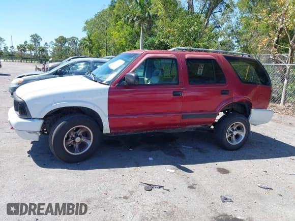 ✅ 1997 Chevrolet Blazer LS • VIN: 1GNDT13W0V2175348 • Lot: 41773422. Wystawiony na IAAI z przebiegiem 247 972 mil. Bezpłatny archiwum sprzedaży aukcyjnych z USA i szczegółowy raport historii pojazdu na DreamBid. Zdjęcie 15.