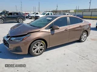 ✅ 2019 Chevrolet Cruze LT • VIN: 1G1BE5SM4K7105246 • Lot: 80406995. Listed on Copart with 141,040 mi. Free auction sales archive from the USA and detailed vehicle history report at DreamBid. Image 1.