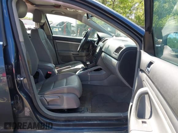 ✅ 2006 Volkswagen Jetta 2.5L • VIN: 3VWSF71K56M804345 • Lot: 42183312. Listed on IAAI with 156,395 mi. Free auction sales archive from the USA and detailed vehicle history report at DreamBid. Image 5.