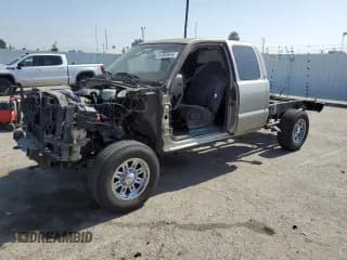 ✅ 2001 Chevrolet Silverado 2500HD LS • VIN: 1GCHC29U61E330161 • Lot: 61944974. Wystawiony na Copart z przebiegiem Nie podano. Bezpłatny archiwum sprzedaży aukcyjnych z USA i szczegółowy raport historii pojazdu na DreamBid. Zdjęcie 1.