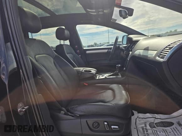 ✅ 2015 Audi Q7 S line Prestige • VIN: WA1DGBFE5FD008151 • Lot: 87290345. Wystawiony na Copart z przebiegiem 118 904 mil. Bezpłatny archiwum sprzedaży aukcyjnych z USA i szczegółowy raport historii pojazdu na DreamBid. Zdjęcie 5.