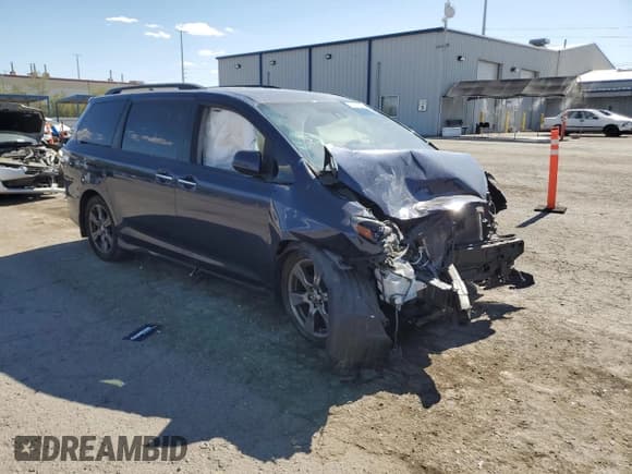 ✅ 2020 Toyota Sienna SE • VIN: 5TDXZ3DC2LS085340 • Lot: 64092835. Listed on Copart with 72,962 mi. Free auction sales archive from the USA and detailed vehicle history report at DreamBid. Image 4.