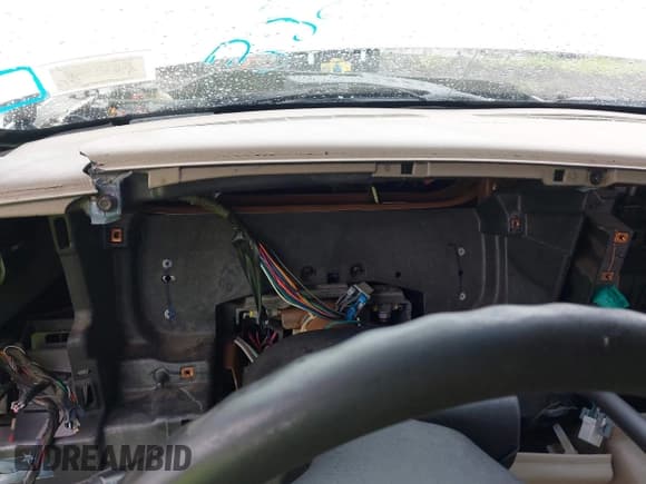 ✅ 2003 Chevrolet Suburban LT • VIN: 3GNGK26U63G271392 • Лот: 39996881. Опубликован ранее на IAAI с пробегом 209 745 миль. Бесплатный доступ к архиву аукционных продаж из США и подробный отчёт об истории автомобиля на DreamBid. Изображение 7.