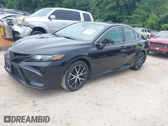 2022 Toyota Camry SE with VIN 4T1G11BK1NU055567, listed as a IAAI auction lot 42808183 with Not provided miles and . Bid and sale history available at DreamBid. Image 2.