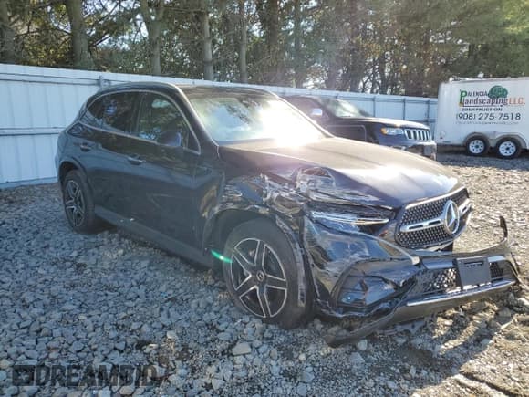 ✅ 2025 Mercedes-Benz GLC 300 • VIN: W1NKM4HB1SF345086 • Lot: 85870595. Wystawiony na Copart z przebiegiem 3 985 mil. Bezpłatny archiwum sprzedaży aukcyjnych z USA i szczegółowy raport historii pojazdu na DreamBid. Zdjęcie 4.