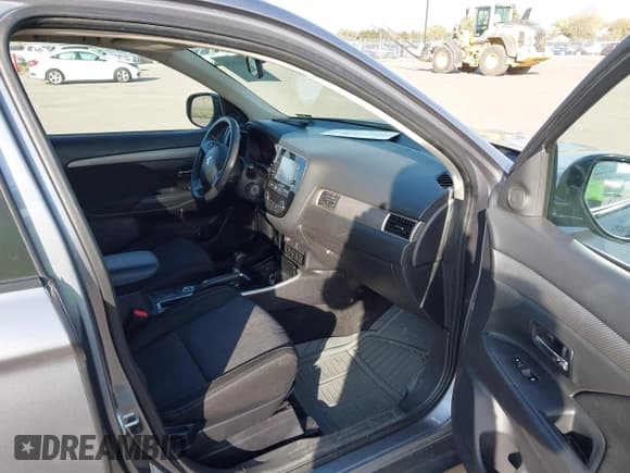 ✅ 2018 Mitsubishi Outlander ES • VIN: JA4AZ2A37JZ007002 • Лот: 43489579. Опубликован ранее на IAAI с пробегом 113 946 миль. Бесплатный доступ к архиву аукционных продаж из США и подробный отчёт об истории автомобиля на DreamBid. Изображение 5.