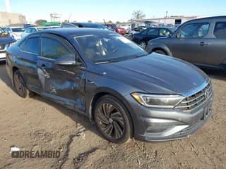 ✅ 2019 Volkswagen Jetta SEL Premium • VIN: 3VWG57BU0KM068501 • Lot: 43447848. Wystawiony na IAAI z przebiegiem 111 650 mil. Bezpłatny archiwum sprzedaży aukcyjnych z USA i szczegółowy raport historii pojazdu na DreamBid. Zdjęcie 1.