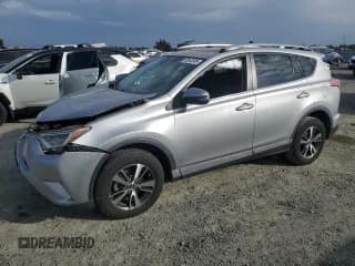 ✅ 2018 Toyota RAV4 XLE • VIN: 2T3RFREV7JW750913 • Лот: 82642695. Опубликован ранее на Copart с пробегом 88 010 миль. Бесплатный доступ к архиву аукционных продаж из США и подробный отчёт об истории автомобиля на DreamBid. Изображение 1.
