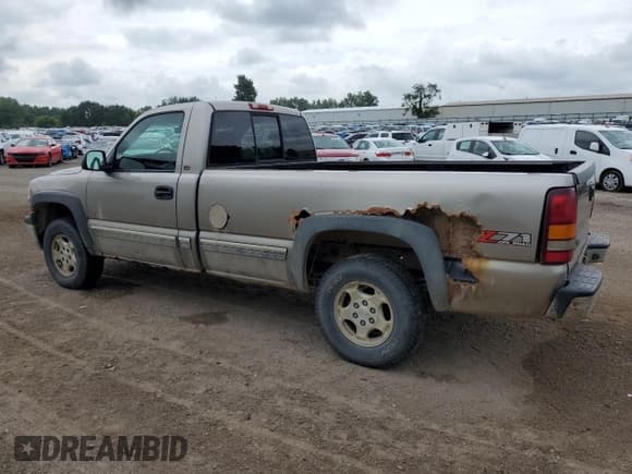 ✅ 2002 Chevrolet Silverado 1500 • VIN: 1GCEK14V62Z319851 • Лот: 65956355. Опубликован ранее на Copart с пробегом 245 112 миль. Бесплатный доступ к архиву аукционных продаж из США и подробный отчёт об истории автомобиля на DreamBid. Изображение 2.