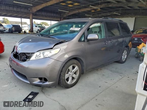 ✅ 2015 Toyota Sienna LE • VIN: 5TDKK3DC7FS670238 • Lot: 95482715. Listed on Copart with 102,467 mi. Free auction sales archive from the USA and detailed vehicle history report at DreamBid. Image 1.