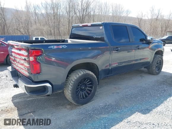✅ 2019 Chevrolet Silverado 1500 LT • VIN: 1GCPYDEKXKZ394243 • Lot: 41821628. Wystawiony na IAAI z przebiegiem Nie podano. Bezpłatny archiwum sprzedaży aukcyjnych z USA i szczegółowy raport historii pojazdu na DreamBid. Zdjęcie 4.