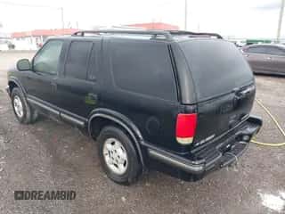 1998 Chevrolet Blazer LT with VIN 1GNDT13W1W2174436, listed as a IAAI auction lot 41212378 with Not provided miles and . Bid and sale history available at DreamBid. Image 3.