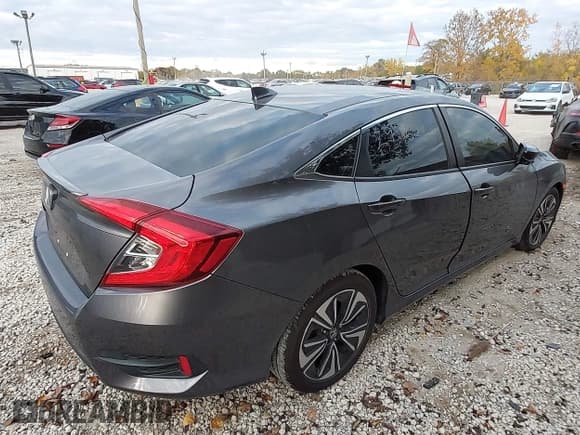 ✅ 2018 Honda Civic EX-L • VIN: JHMFC1F74JX026037 • Lot: 43570358. Wystawiony na IAAI z przebiegiem 123 293 mil. Bezpłatny archiwum sprzedaży aukcyjnych z USA i szczegółowy raport historii pojazdu na DreamBid. Zdjęcie 4.