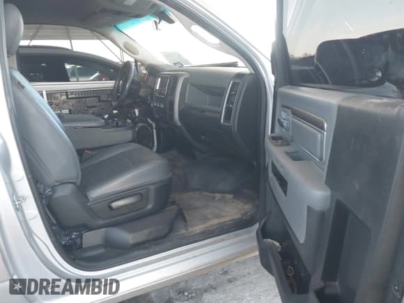 ✅ 2018 Ram 1500 Tradesman • VIN: 3C6JR7AG5JG310678 • Lot: 41203346. Wystawiony na IAAI z przebiegiem 146 717 mil. Bezpłatny archiwum sprzedaży aukcyjnych z USA i szczegółowy raport historii pojazdu na DreamBid. Zdjęcie 5.